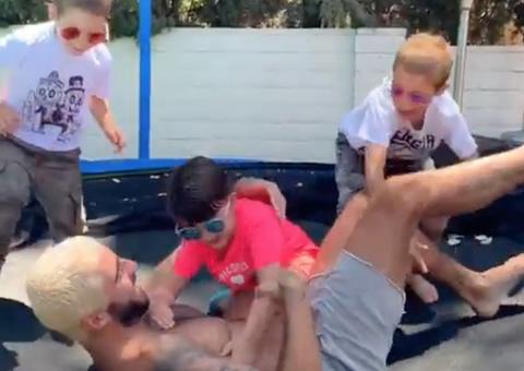 Scooby vibra com filhos cantando música composta por Anitta: ‘melhor surpresa do mundo’