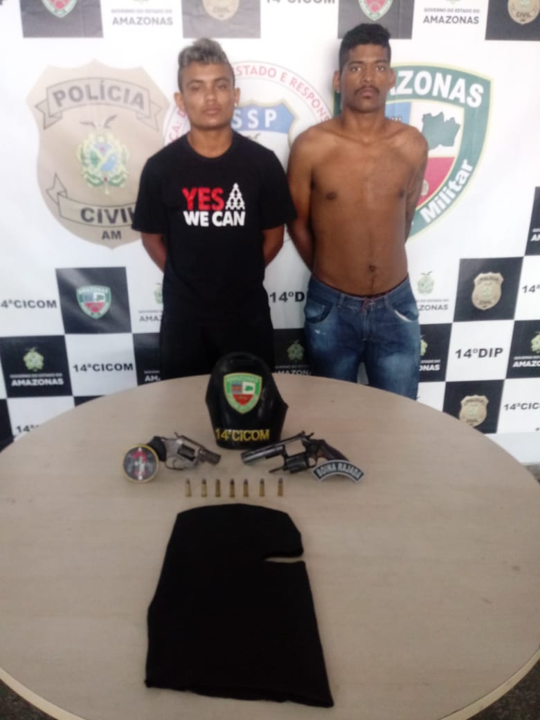 Dupla é presa com armas em parada de ônibus em Manaus 