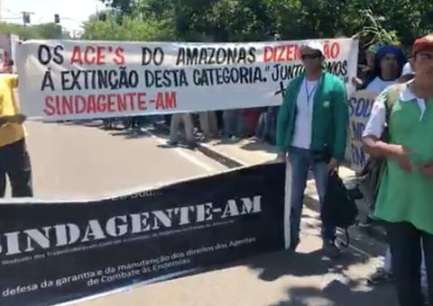 Agentes de endemias protestam contra extinção da categoria no Amazonas