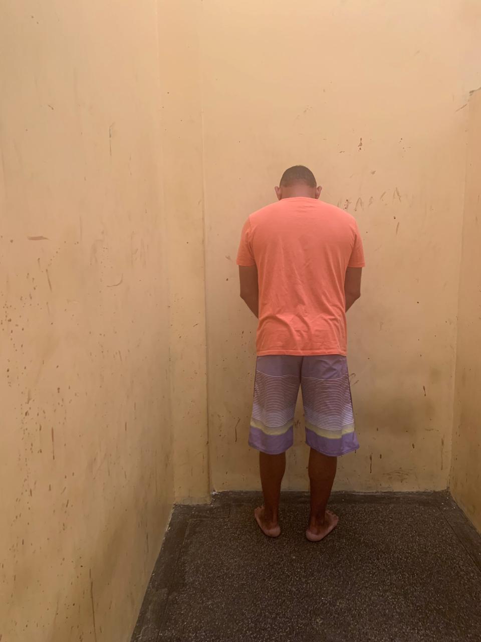 Músico é preso por prender esposa em casa e espancá-la em Manaus