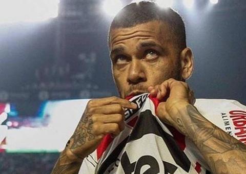 Número de seguidores do São Paulo aumenta 250% com chegada de Daniel Alves ao clube