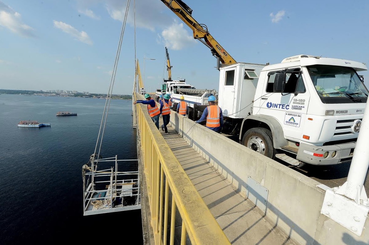 Ponte Rio Negro recebe cabos de energia para evitar apagões no Amazonas