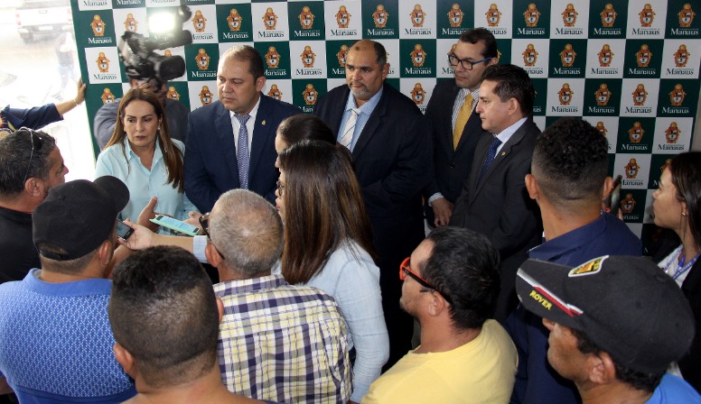 Na CMM, motoristas do transporte alternativo cobram pagamentos dos salários 