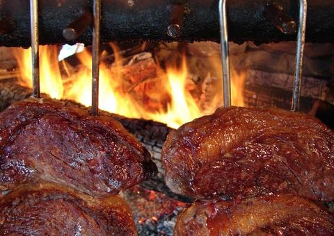 Auditora da receita é condenada por exigir propina de 140 kg de picanha