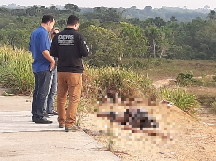 Em avançado estado de decomposição, homem é encontrado às margens de avenida em Manaus