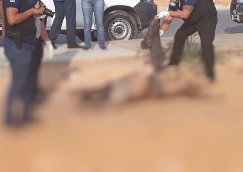 Homem encontrado em decomposição foi enforcado e desovado em avenida de Manaus