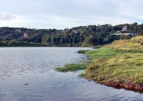 Passageiros são resgatados após barco colidir com tronco no Amazonas