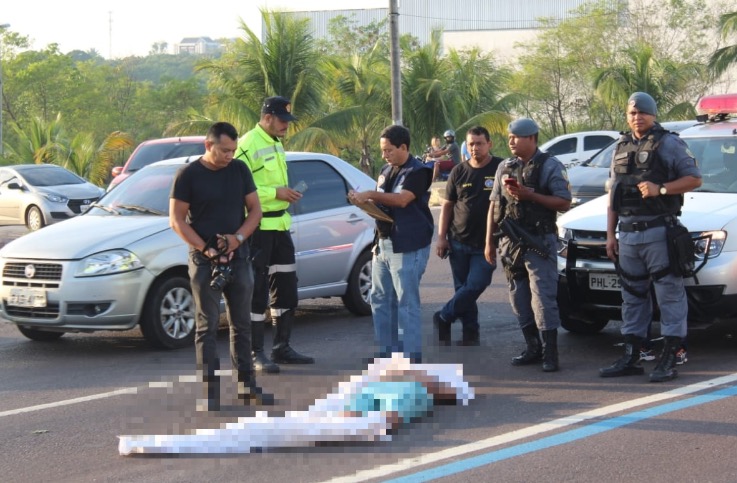 Em Manaus, mulher morre atropelada na avenida Torquato Tapajós