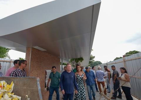 Arthur fiscaliza obras da ‘parada de ônibus’ que causou polêmica em Manaus 
