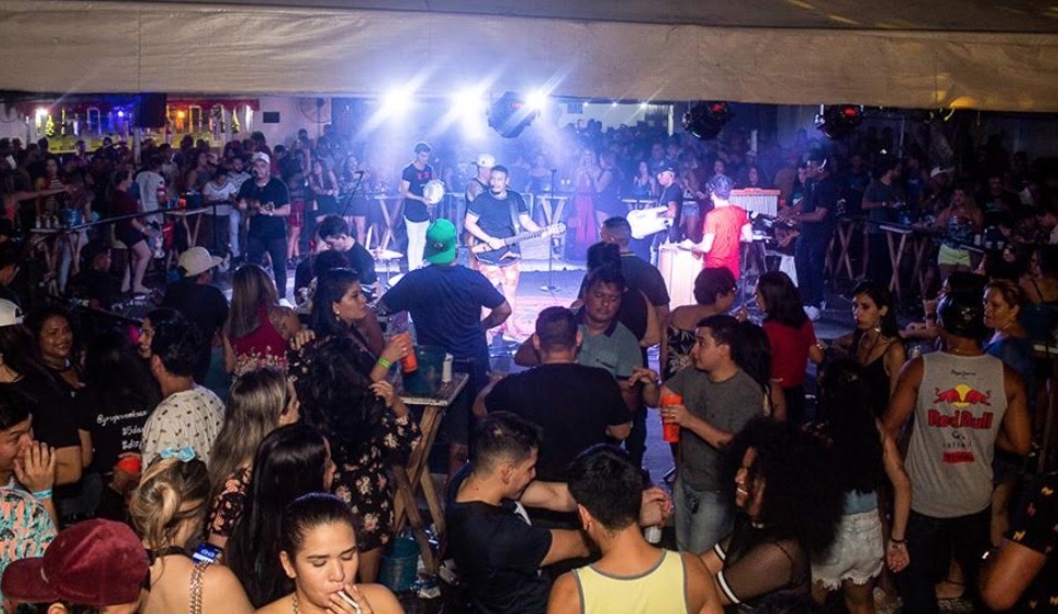 Pagode dos Amigos e Vem K Sambar  agitam sexta da roda de samba Ei Deixa Eu Te Falar