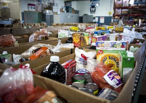 Campanha recolhe alimentos e material de higiene para refugiados em Manaus