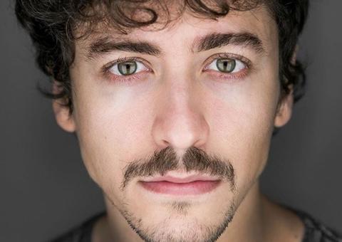 Jesuíta Barbosa, de 'Verão 90', discute sexualidade e se assume: 'Sou viado'