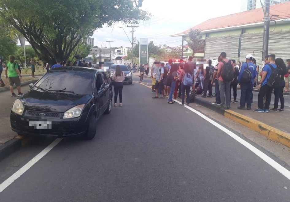 Assaltante atropela aluna da UEA durante fuga em Manaus