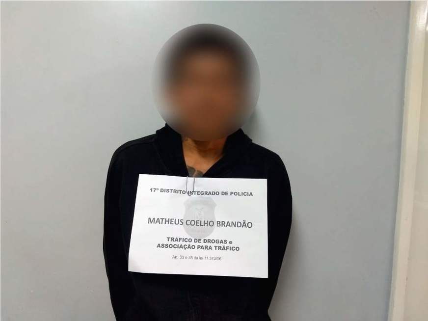 Suspeitos de vender drogas aceitando pagamento em cartão são presos em Manaus