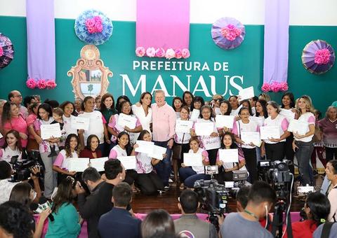 Prefeitura assina termo para capacitar mulheres e premia ganhadores de concurso sobre Lei Maria da Penha