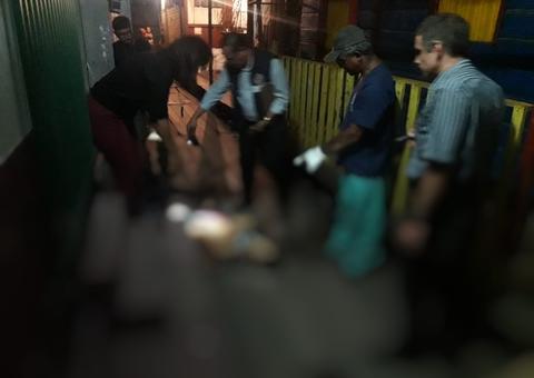 Corpo de homem é encontrado em beco após suposto tiroteio em Manaus 