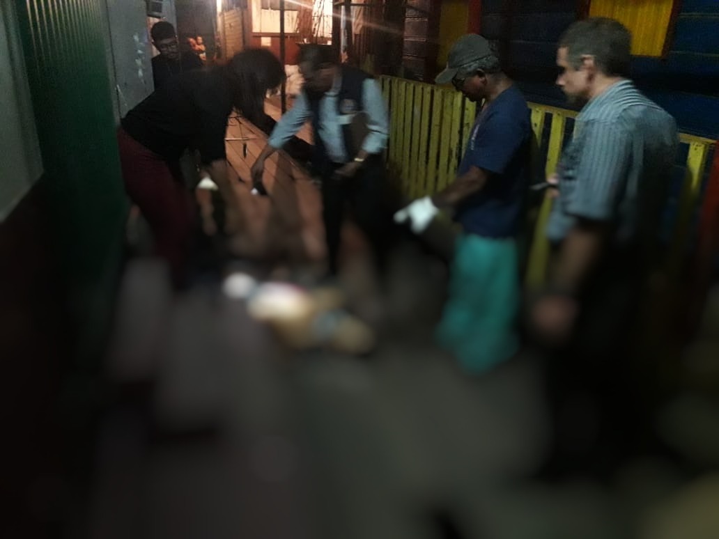 Corpo de homem é encontrado em beco após suposto tiroteio em Manaus 