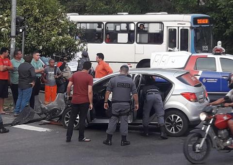 Acidente que deixou quatro pessoas feridas complica trânsito em avenidas de Manaus