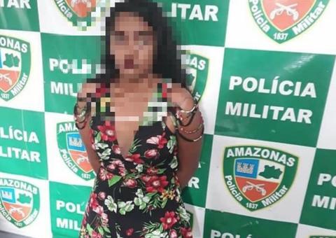 Armada com tesoura, novinha é presa ao cair de moto roubada durante fuga em Manaus