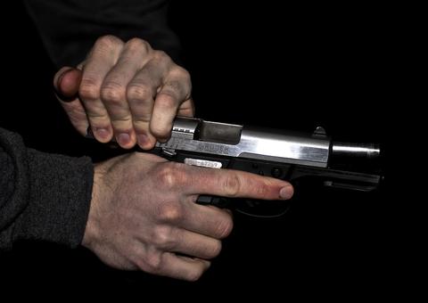 Cliente mata garçom a tiros por demora no atendimento