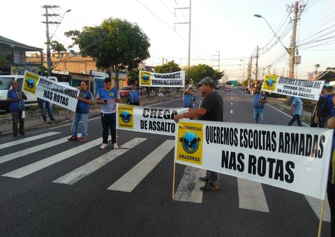 Após assaltos em série, motoristas de rota protestam por mais segurança em Manaus