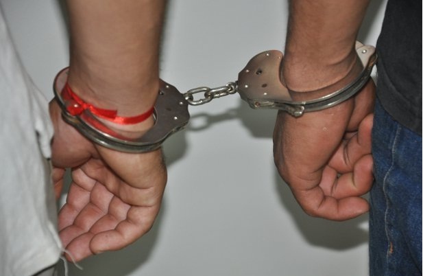 Em Manaus, dupla é presa suspeita de tentar executar venezuelano a tiros no meio da rua