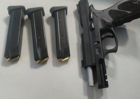 Sargento da Marinha é detido ao efetuar tiros de pistola durante briga em Manaus