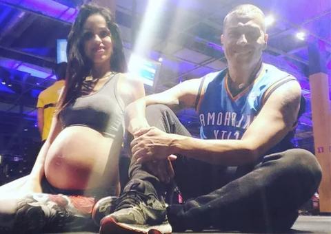 Grávida, mulher de vocalista do Sampa Crew está entre os feridos do acidente com van