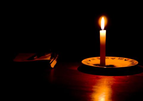 Há 6 dias sem energia, moradores se revoltam com descaso no Amazonas