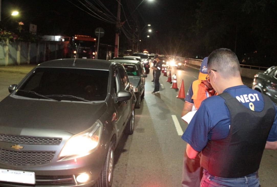 Motoristas são flagrados dirigindo embriagados e dois acabam presos em Manaus