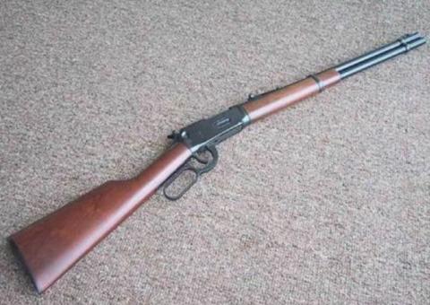 Exército diz que cidadãos podem comprar espingardas e carabinas, mas porte segue proibido