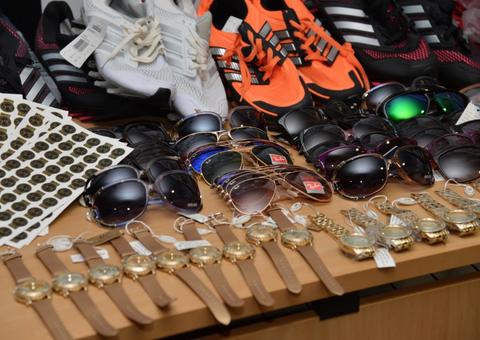 Consumidor pode perder direitos ao comprar produtos piratas, diz polícia