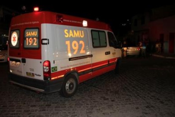 À beira da morte, homem é encontrado com vários golpes de faca pelo corpo em Manaus