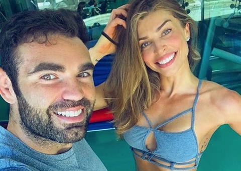 Grazi Massafera impressiona seguidores com barriga ultra trincada