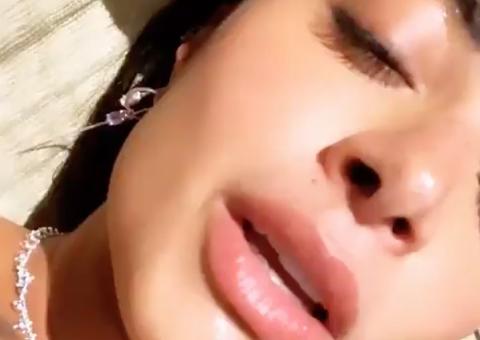  Aline Riscado posa de fio-dental: 'ninguém manda nessa raba'