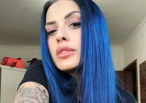  Tati Zaqui esquenta o clima ao surgir nua em ensaio sensual 