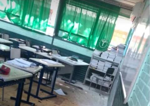 Adolescente de 16 anos invade escola e ataca alunos com machadinha 