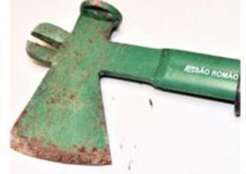 Adolescente suspeito de atacar com machadinha alunos e professora em escola é apreendido