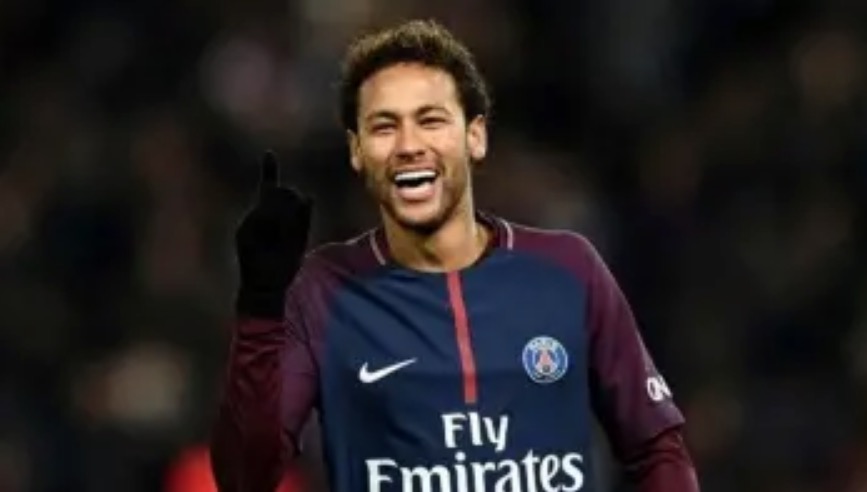 PSG recusa oferta do Real de R$ 450 milhões e três jogadores por Neymar