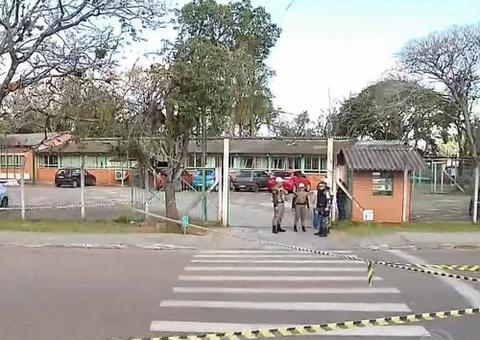 Vídeo mostra adolescente atacando alunos e professora em escola do RS