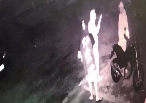 Vídeo mostra professor de luta sendo morto a tiros na porta de academia