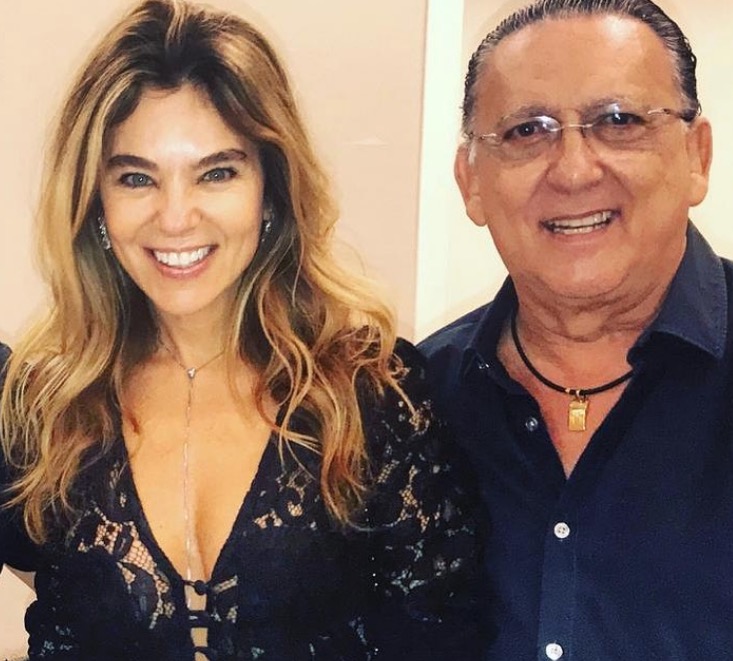 Galvão Bueno posta foto rara da esposa e se declara