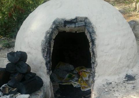 Carvoaria clandestina é descoberta em ramal no Amazonas