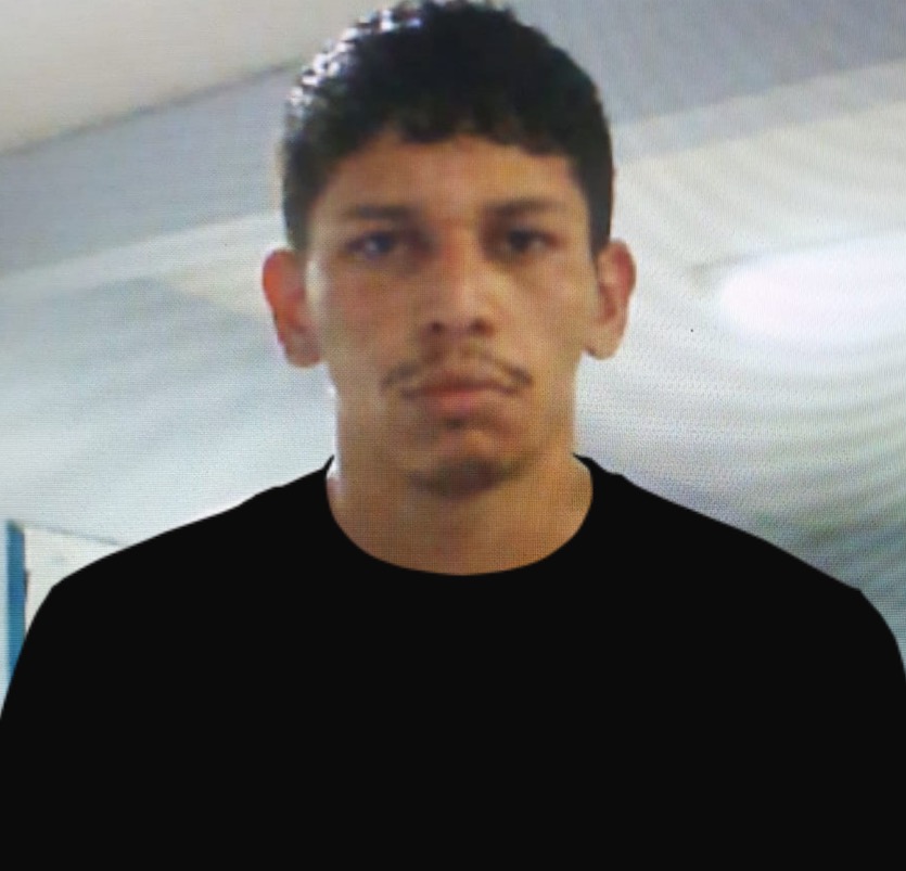 Polícia pede apoio para encontrar suspeito de matar homem a pauladas em Manaus