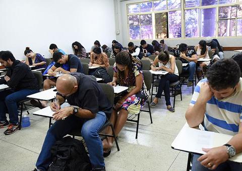 Encceja: candidatos com dificuldade de acesso podem ligar para 0800