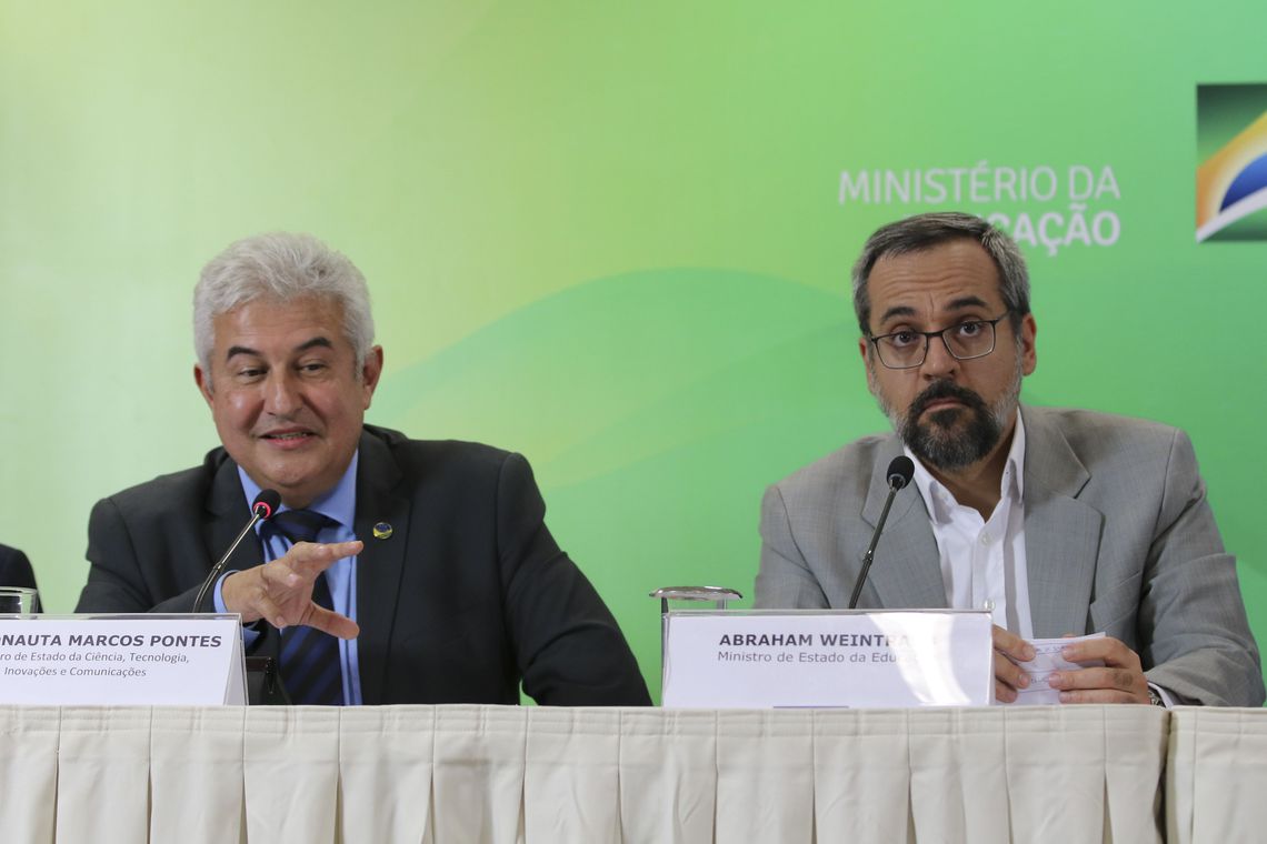 Ministro da Educação quer lançar universidades digitais