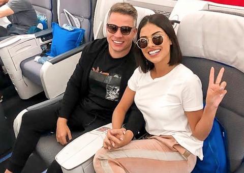 Ex-BBB Munik anuncia separação após voltar de viagem com marido a Grécia