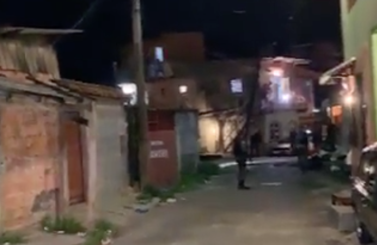 Em Manaus, criminosos lançam granada durante confronto e causam pânico em moradores