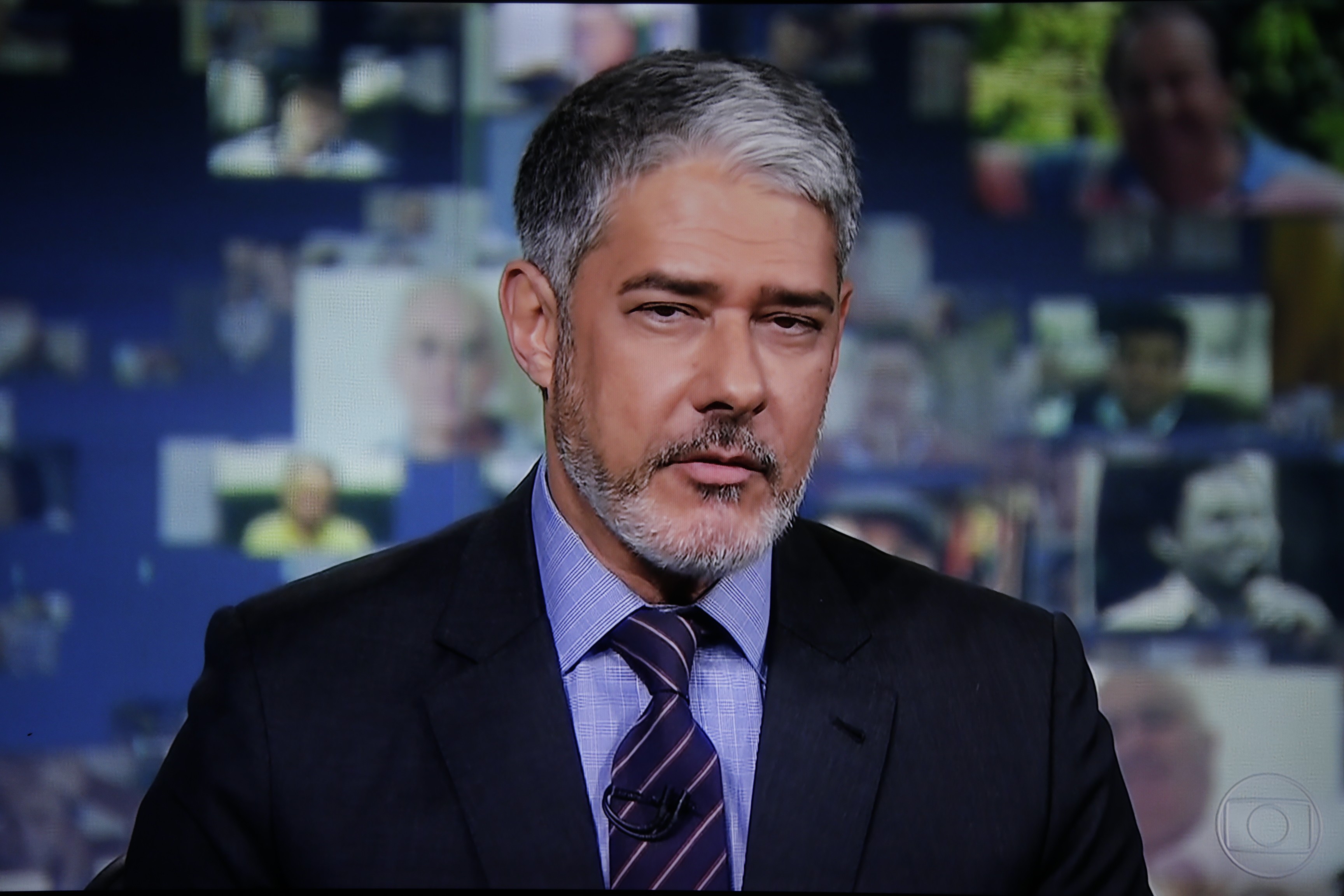William Bonner explica motivo por trás de barba inédita no Jornal Nacional