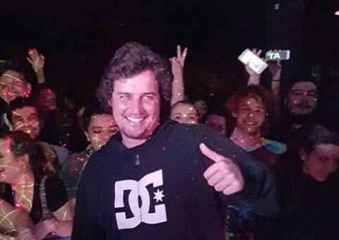 Felipe Dylon termina namoro com youtuber para focar em carreira de cantor